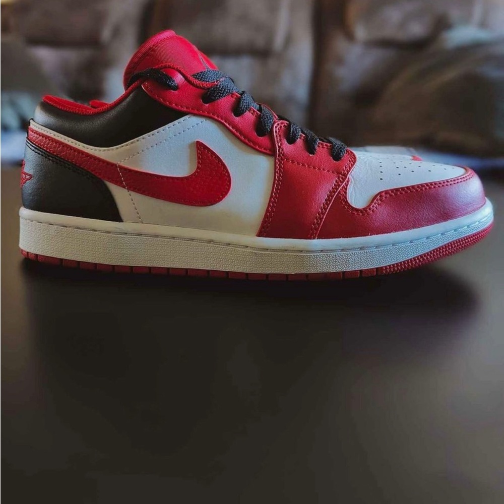 Jordan 1 Low Chicago